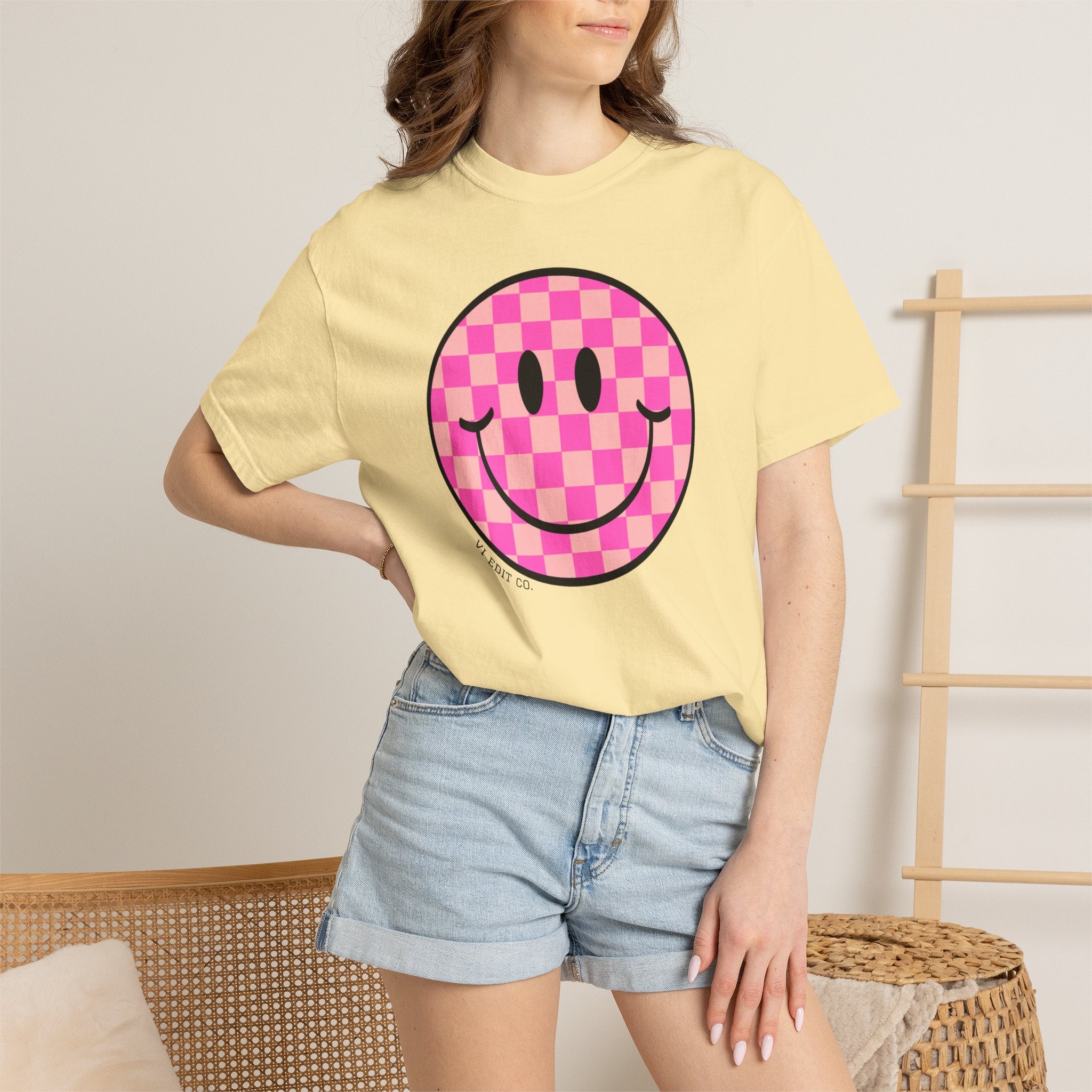T‑Shirt — "Just a Mama Who Loves Her Girl" Pink Checker Smiley Tee