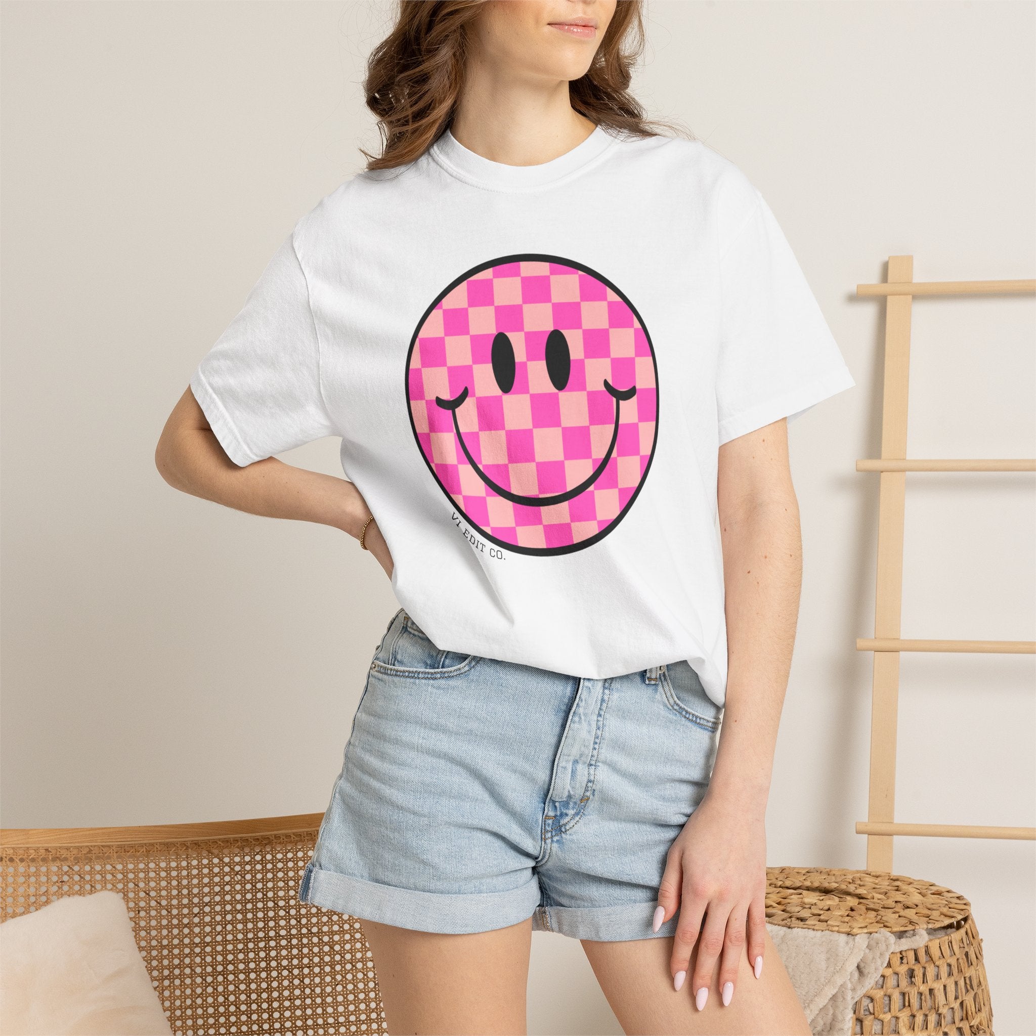 T‑Shirt — "Just a Mama Who Loves Her Girl" Pink Checker Smiley Tee
